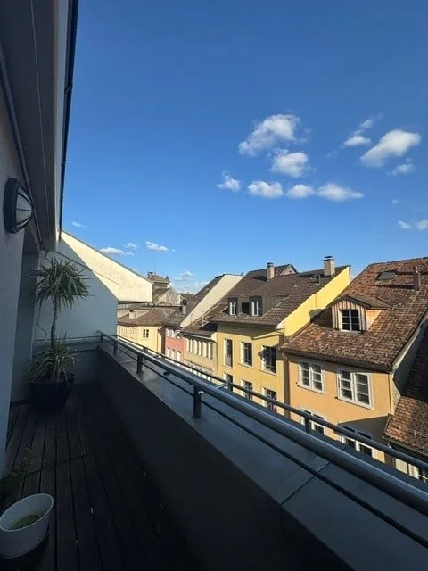 In the heart of the old town, near the train station, sunny 2.5 room apartment