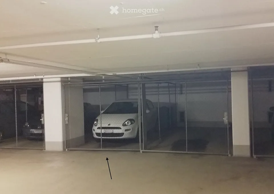 Abschliessbare Garagenbox in der Tiefgarage des Crown Plaza Parking