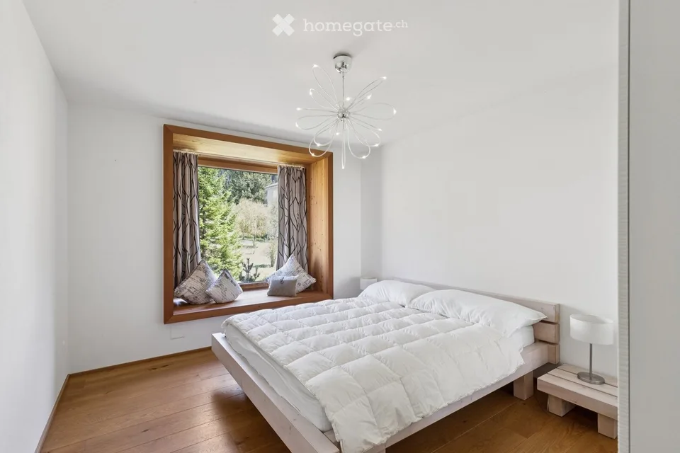 Grosszügige 4.5 ZWG mit Südwest-Balkon und Bergsicht (Zweitwohnung möglich)