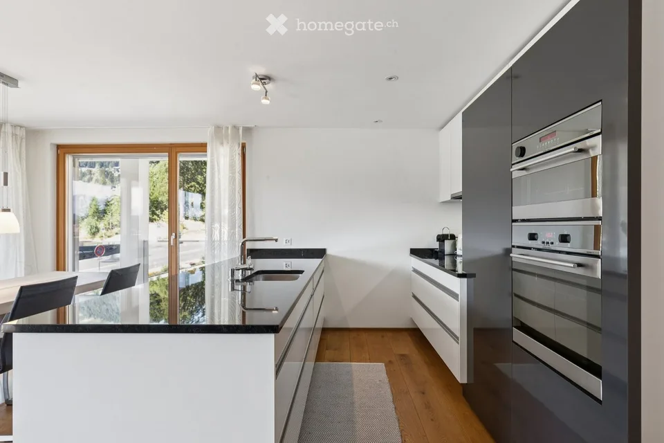 Grosszügige 4.5 ZWG mit Südwest-Balkon und Bergsicht (Zweitwohnung möglich)