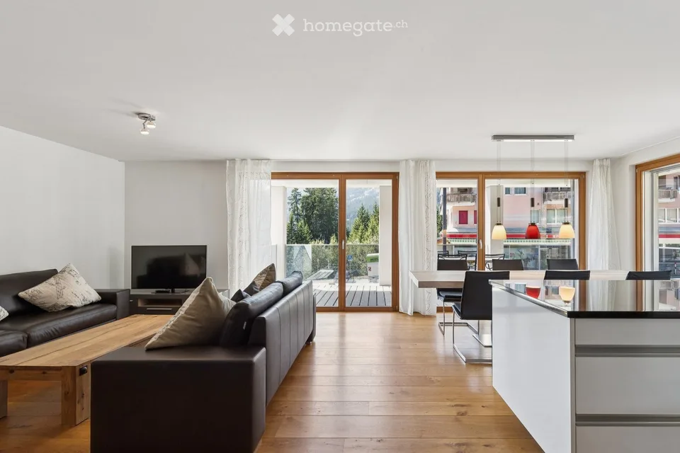 Grosszügige 4.5 ZWG mit Südwest-Balkon und Bergsicht (Zweitwohnung möglich)