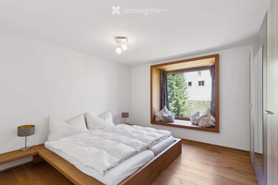 Grosszügige 4.5 ZWG mit Südwest-Balkon und Bergsicht (Zweitwohnung möglich)