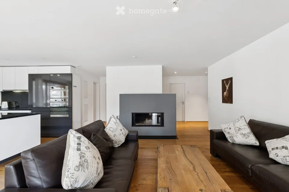 Grosszügige 4.5 ZWG mit Südwest-Balkon und Bergsicht (Zweitwohnung möglich)