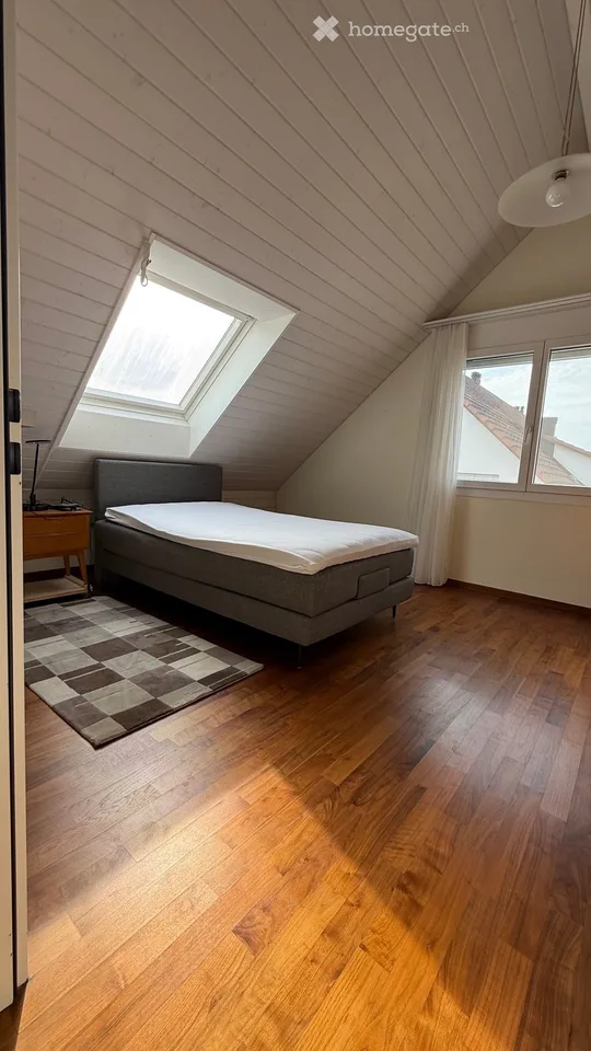 Très beau 3.5 pièces avec balcon couvert dans un endroit calme au cœur de Bubikon