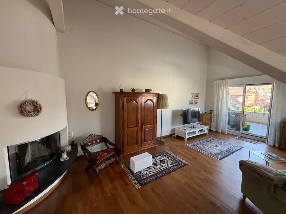 Sehr schöne 3.5-Zimmer-Wohnung mit gedecktem Balkon an ruhiger Lage mitten in Bubikon