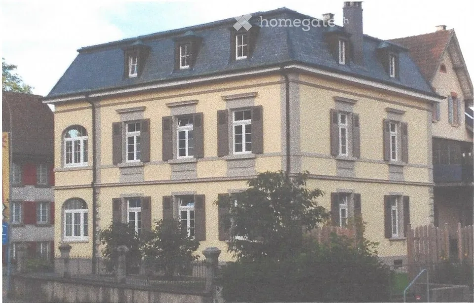 Spacious old town apartment with modern comfort in a historic ambiance