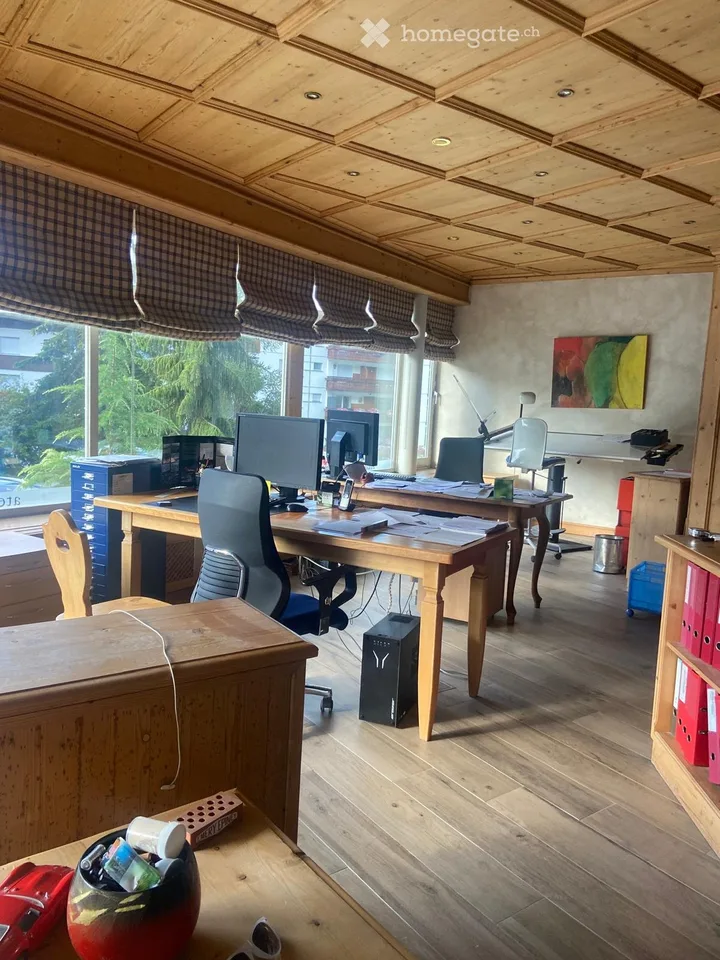 Uffici luminosi di 160 m² a Crans-Montana – Accessibili e ben situati