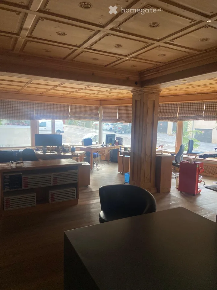 Uffici luminosi di 160 m² a Crans-Montana – Accessibili e ben situati