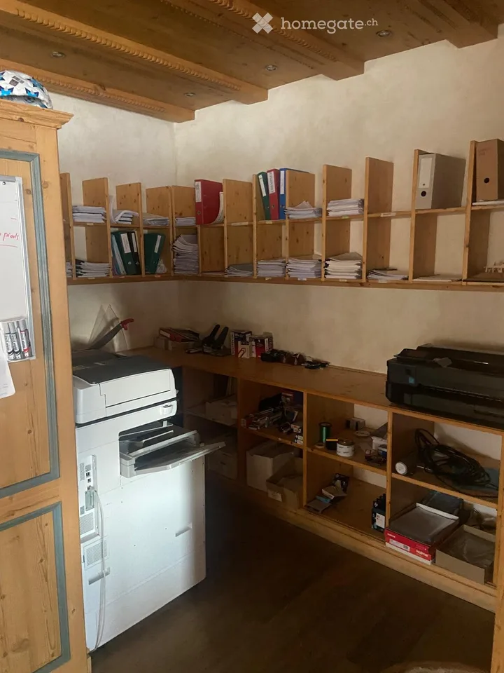 Uffici luminosi di 160 m² a Crans-Montana – Accessibili e ben situati