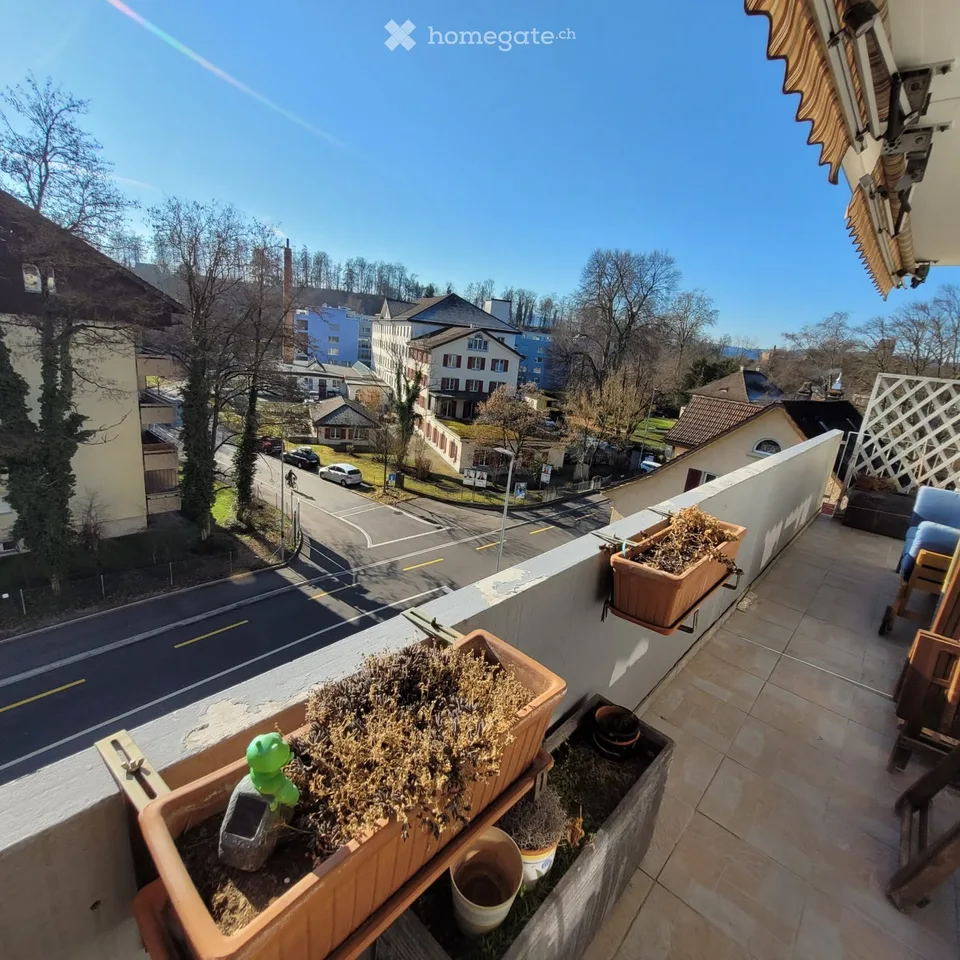 Felicità abitativa soleggiata a Uster – 3,5 locali, balcone & garage