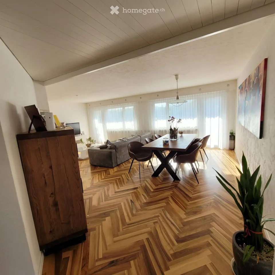 Felicità abitativa soleggiata a Uster – 3,5 locali, balcone & garage