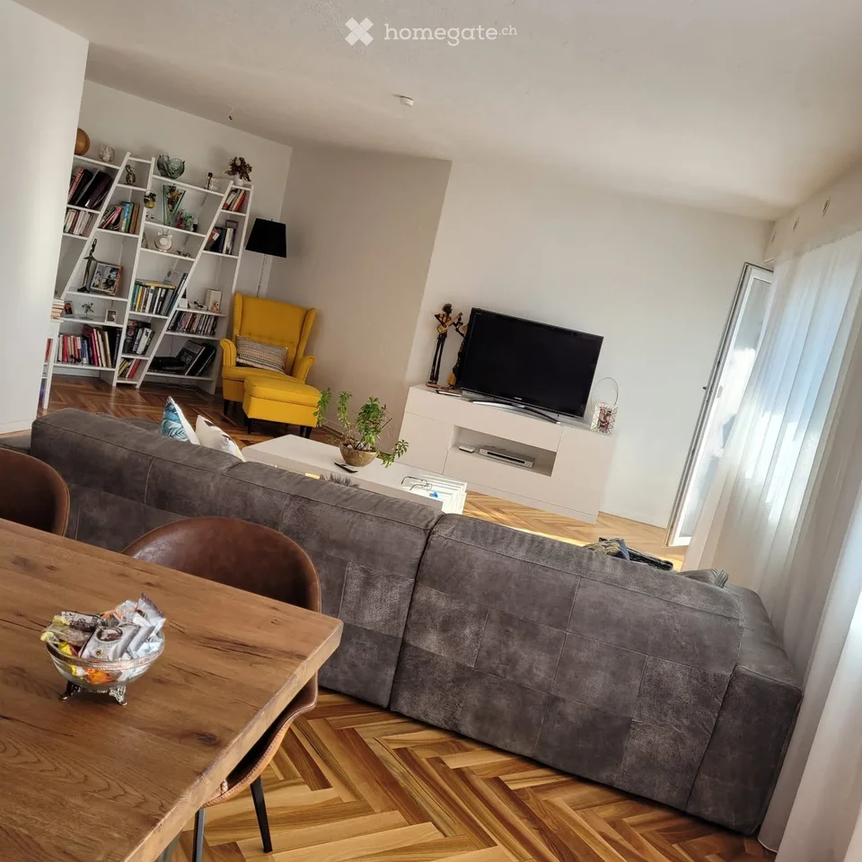 Felicità abitativa soleggiata a Uster – 3,5 locali, balcone & garage
