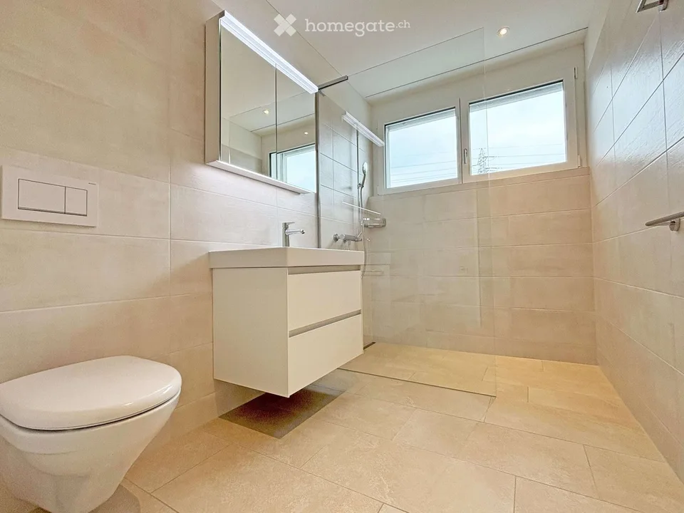 Appartement neuf de 4,5 pièces avec grand balcon d'angle à Adlikon près de Regensdorf