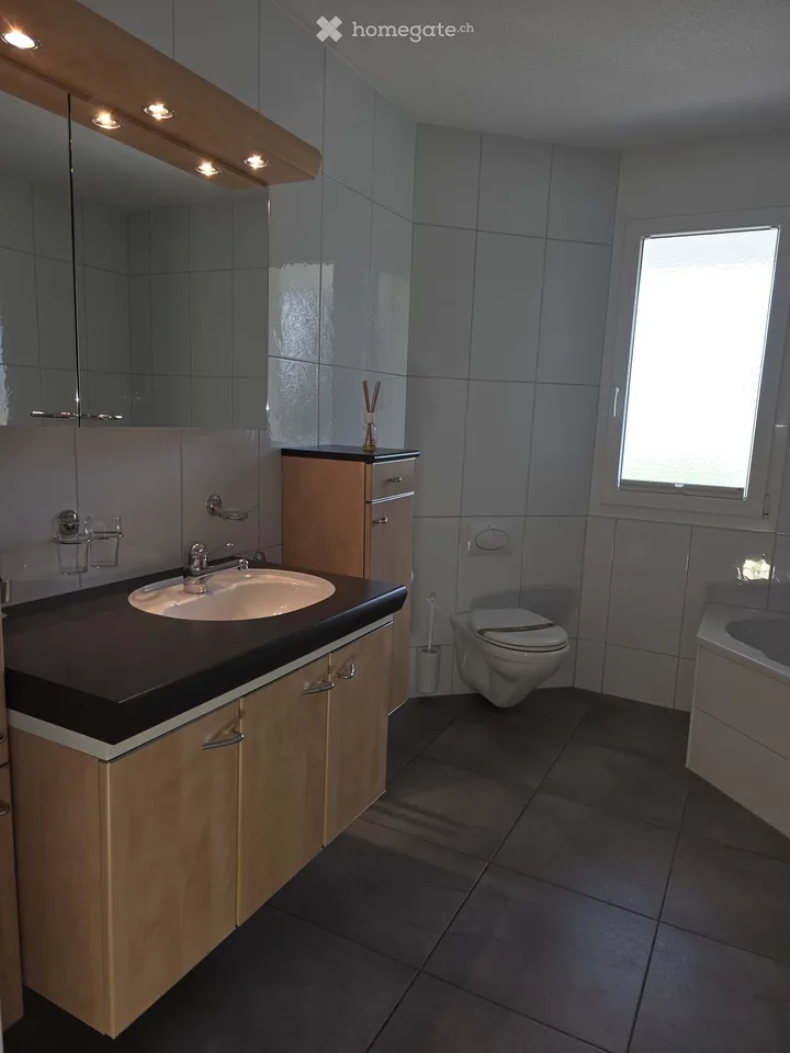 🏡 Appartement spacieux 4½ pièces à Halten – avec piscine, tennis, squash et fitness