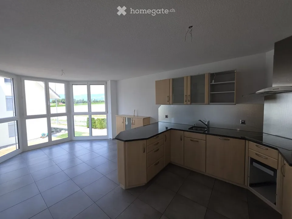 🏡 Appartement spacieux 4½ pièces à Halten – avec piscine, tennis, squash et fitness