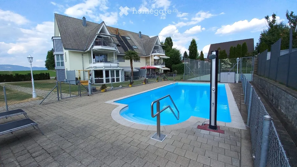 🏡 Appartement spacieux 4½ pièces à Halten – avec piscine, tennis, squash et fitness