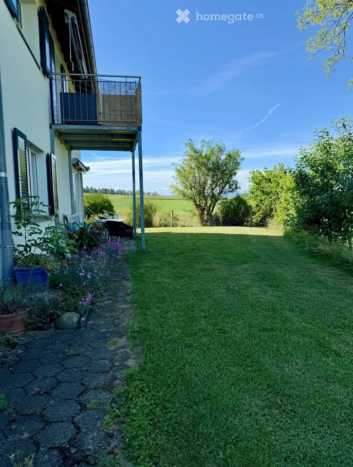 3.5-Zimmerwohnung mit Wintergarten, einem grossen Garten und wunderschöner Aussicht