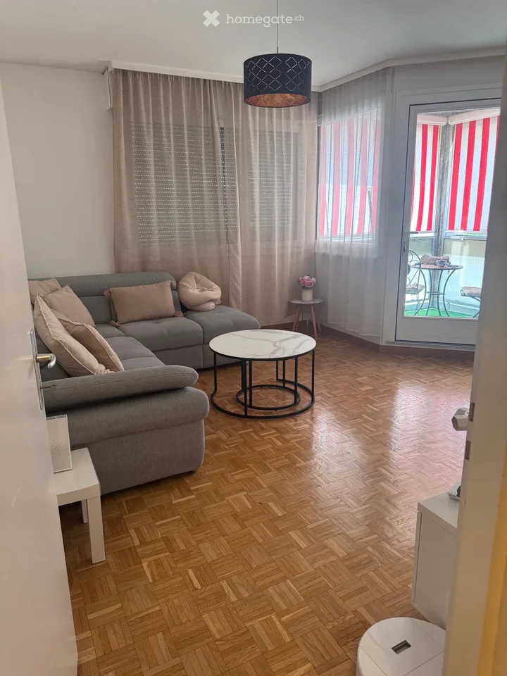 Vier-Zimmer-Wohnung mit Bungalow