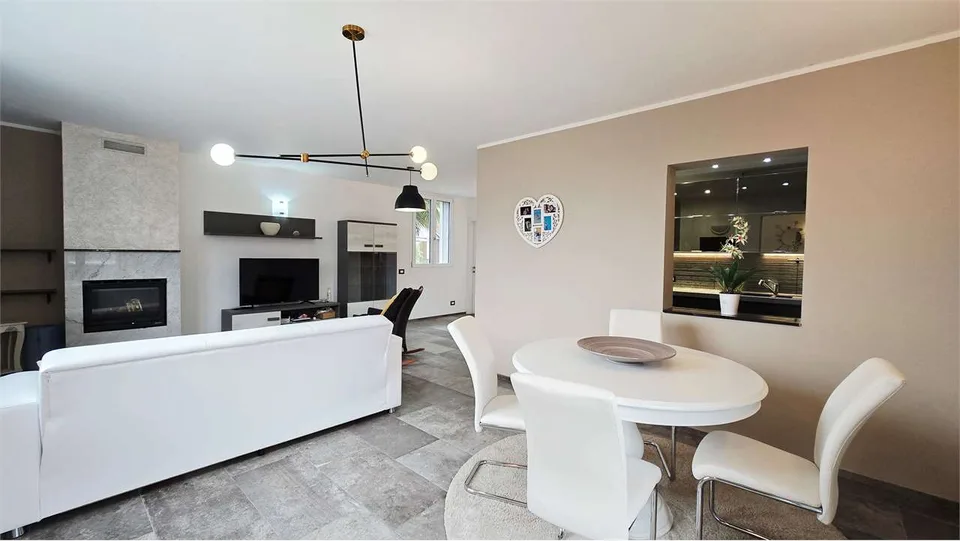 Modern semi-detached house with 2 apartments