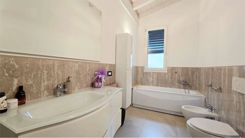 Modern semi-detached house with 2 apartments
