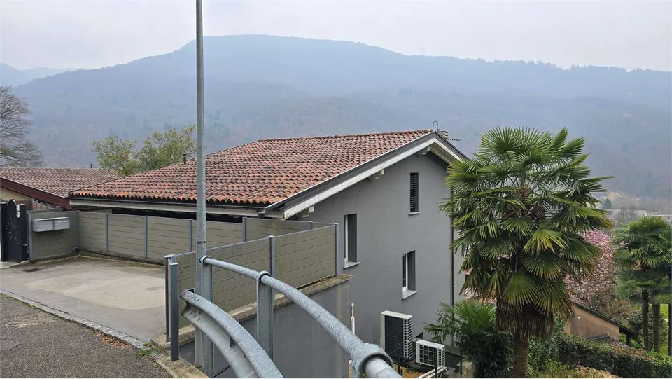 Modern semi-detached house with 2 apartments