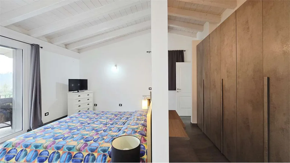 Modern semi-detached house with 2 apartments