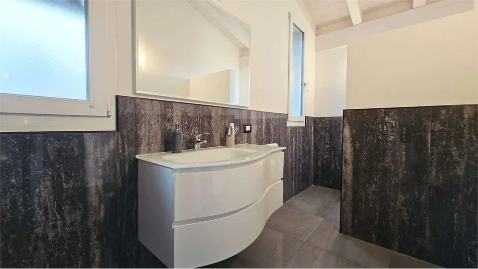 Modern semi-detached house with 2 apartments
