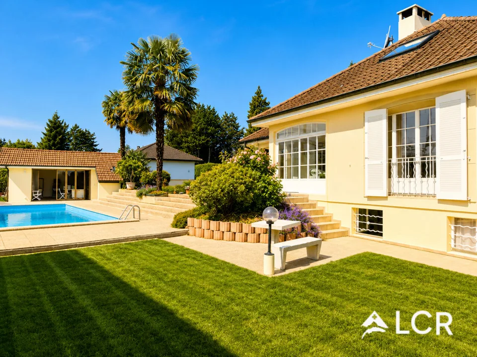 Beautiful family home 8.5p / Garden with pool and independent apartment