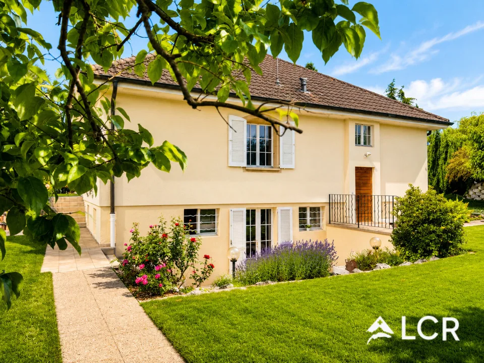 Beautiful family home 8.5p / Garden with pool and independent apartment