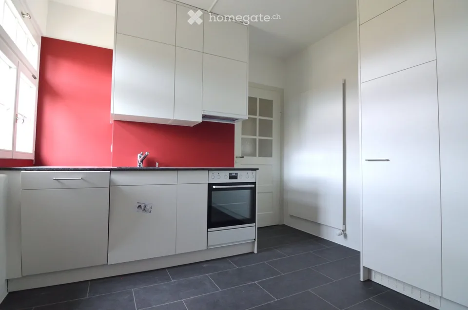 3-Bedroom Apartment with Balcony, 2 Minutes to Lyss Train Station