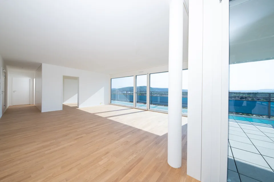 Bright 3.5 room attic apartment 17th floor