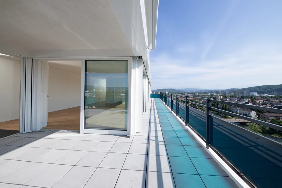 Bright 3.5 room attic apartment 17th floor