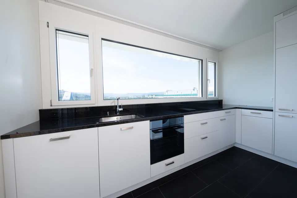 Bright 3.5 room attic apartment 17th floor