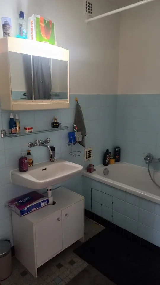 Zweieinhalb-Zimmer-Wohnung im dritten Stock