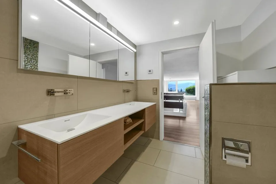 Vivere come in una casa unifamiliare! Grande appartamento maisonette ben curato con panorama Alpstein e piscina