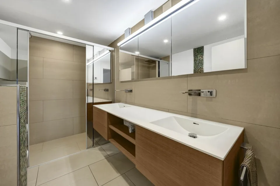Vivere come in una casa unifamiliare! Grande appartamento maisonette ben curato con panorama Alpstein e piscina