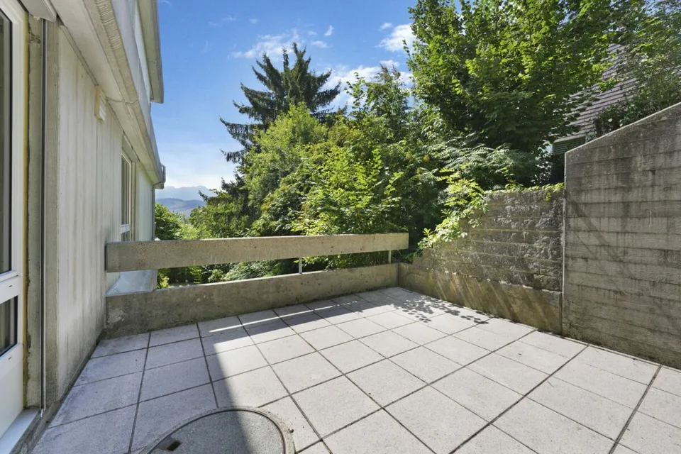Vivere come in una casa unifamiliare! Grande appartamento maisonette ben curato con panorama Alpstein e piscina