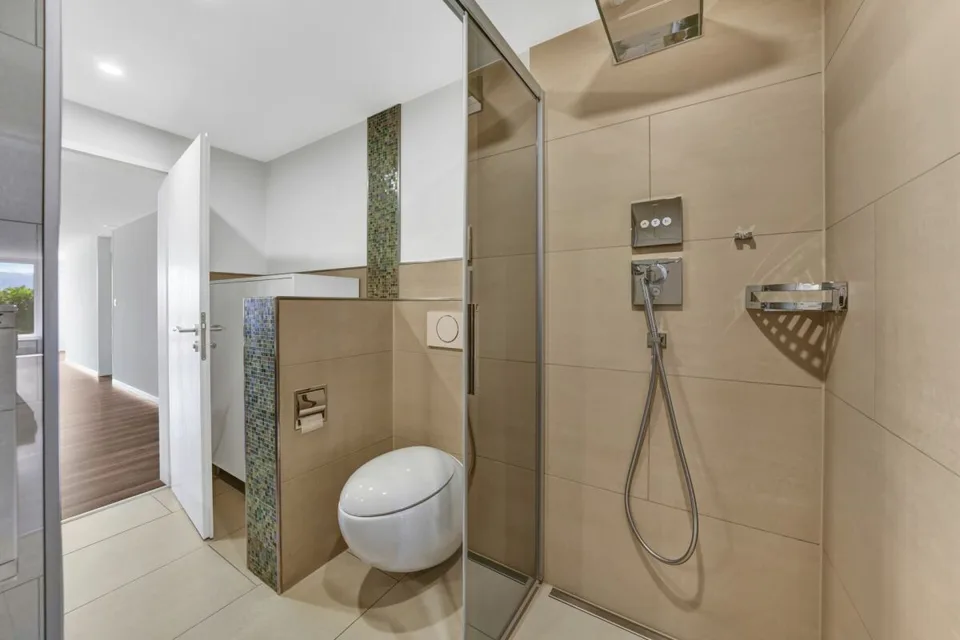 Vivere come in una casa unifamiliare! Grande appartamento maisonette ben curato con panorama Alpstein e piscina