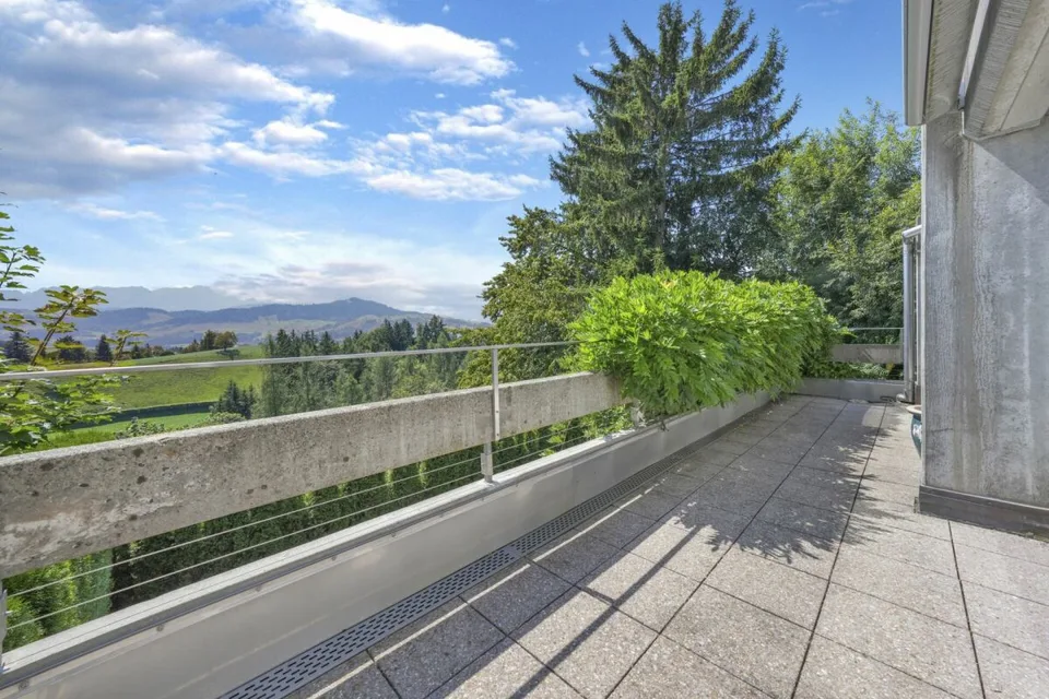 Vivere come in una casa unifamiliare! Grande appartamento maisonette ben curato con panorama Alpstein e piscina