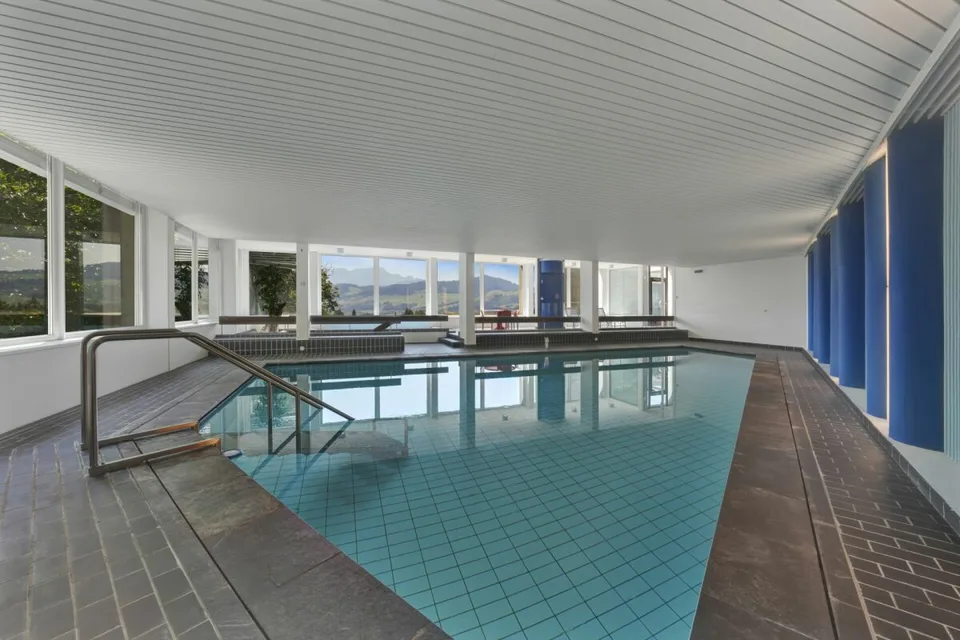 Vivere come in una casa unifamiliare! Grande appartamento maisonette ben curato con panorama Alpstein e piscina