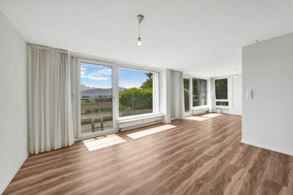 Vivere come in una casa unifamiliare! Grande appartamento maisonette ben curato con panorama Alpstein e piscina