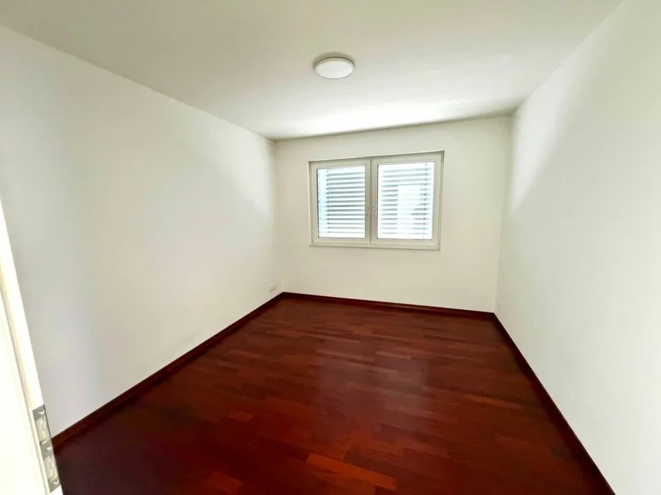 Neuwertige 4.5 Zimmer Attika-Wohnung