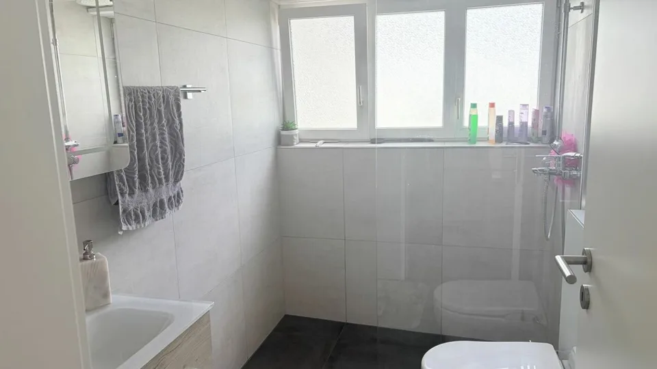 Attraktives Zweifamilienhaus in der Zone W3