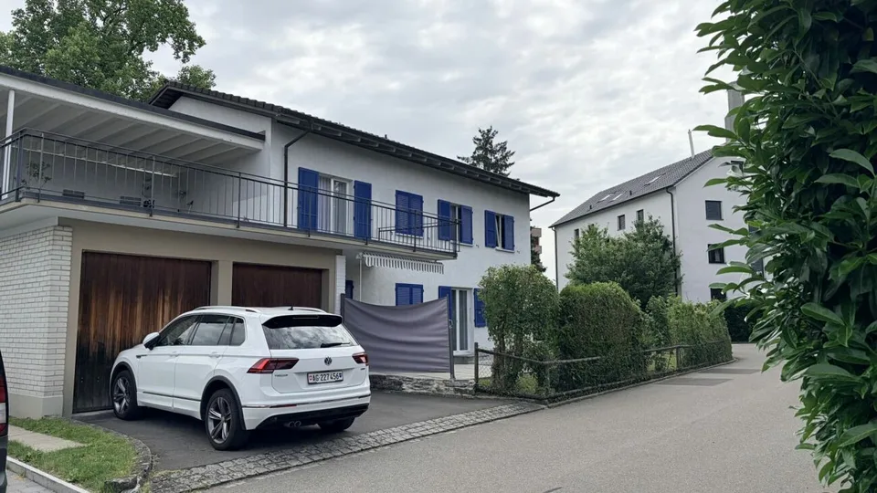 Attraktives Zweifamilienhaus in der Zone W3