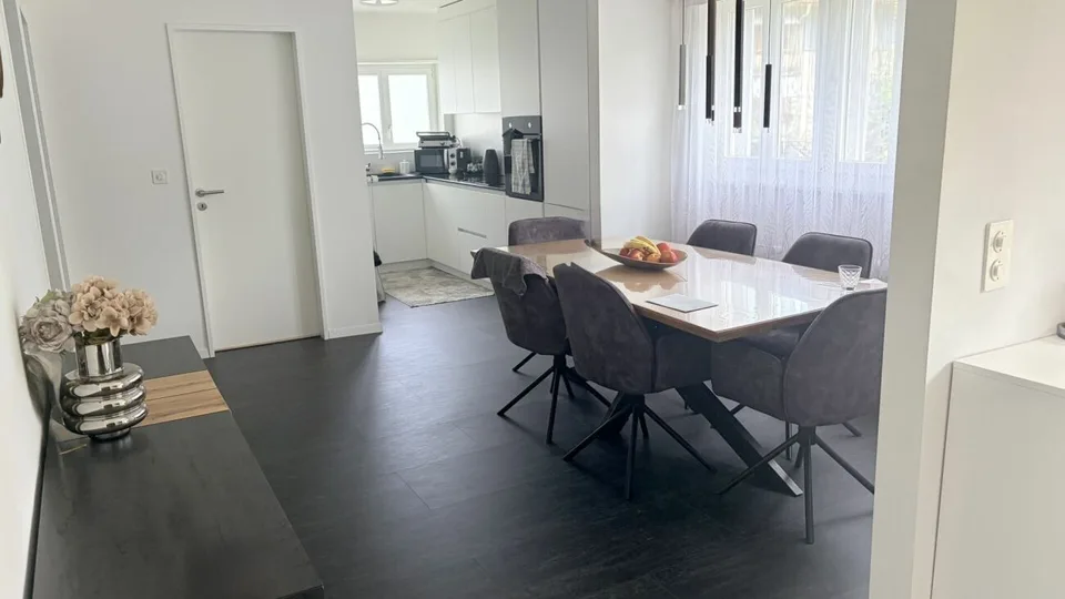 Attraktives Zweifamilienhaus in der Zone W3