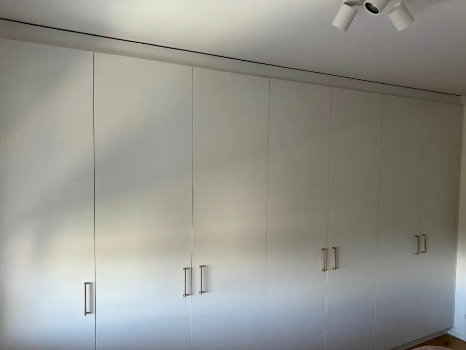 Appartement de nouvelle valeur (rénové pour 115 000 CHF.-) avec ascenseur dans un quartier calme