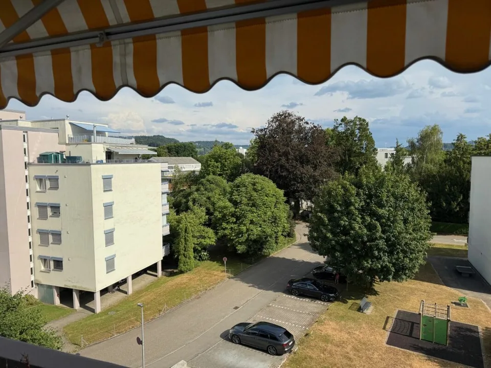 Appartement de nouvelle valeur (rénové pour 115 000 CHF.-) avec ascenseur dans un quartier calme