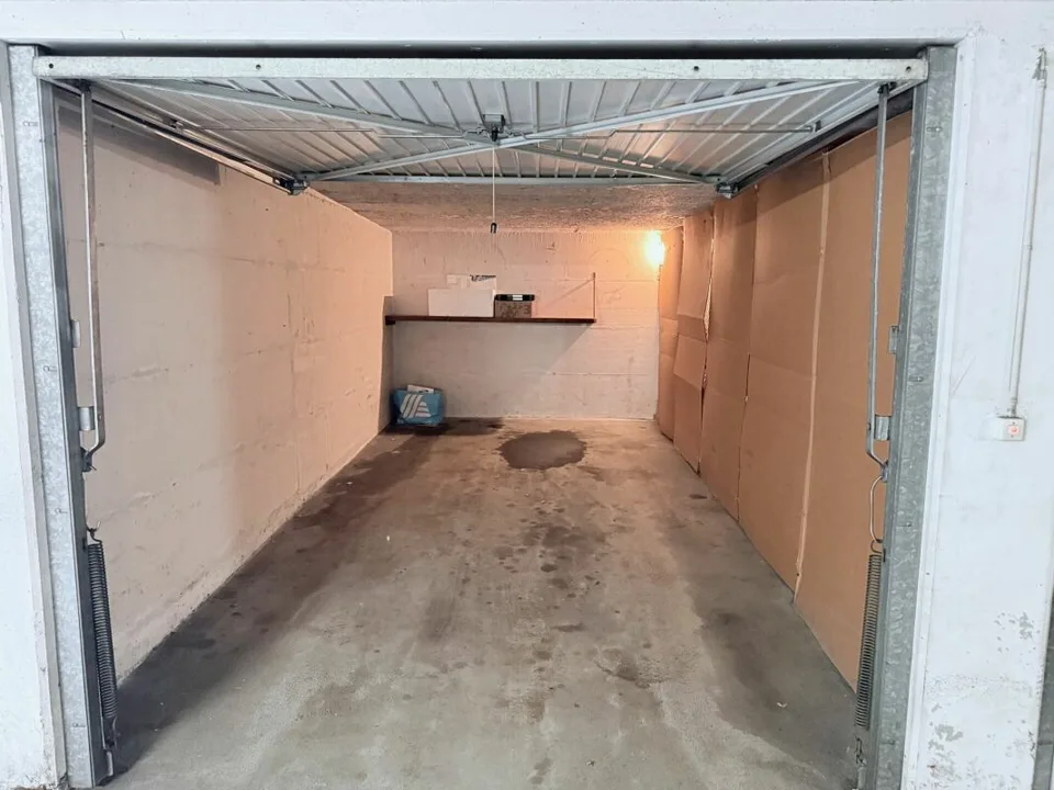 Appartement de nouvelle valeur (rénové pour 115 000 CHF.-) avec ascenseur dans un quartier calme