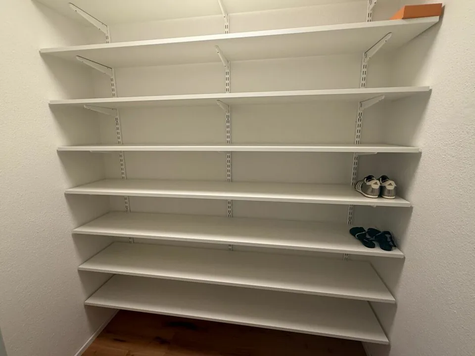 Appartement de nouvelle valeur (rénové pour 115 000 CHF.-) avec ascenseur dans un quartier calme