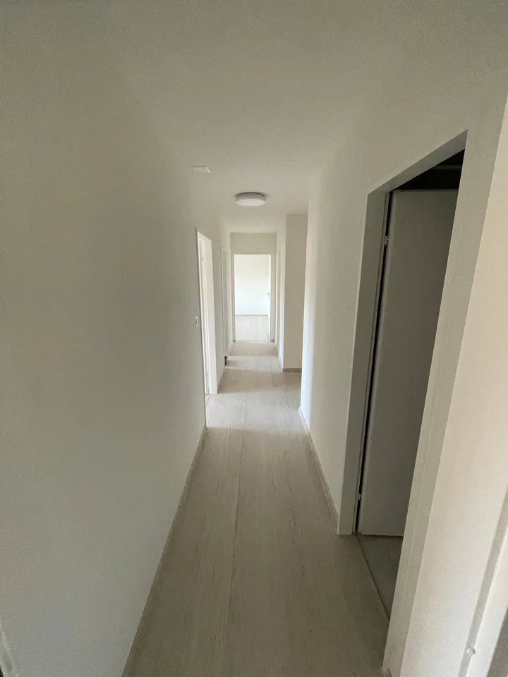 Appartement de 3 pièces rénové avec grand balcon ensoleillé
